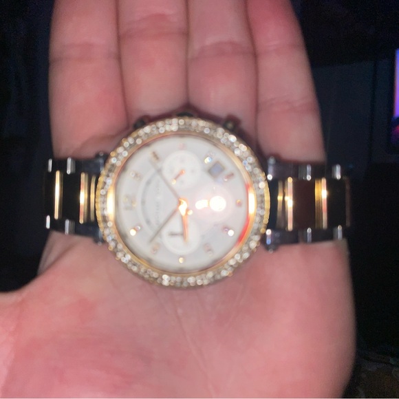 Michael Kors Women's Gold Silver Dial Quartz Watch. excellent condition. Used.⏱️ - Picture 3 of 3